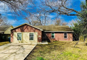Urban Gem near downtown 3 bedroom- large patio with grill